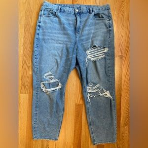 American Eagle Curvy Mom Jean Ripped Vintage Light Wash Plus Size